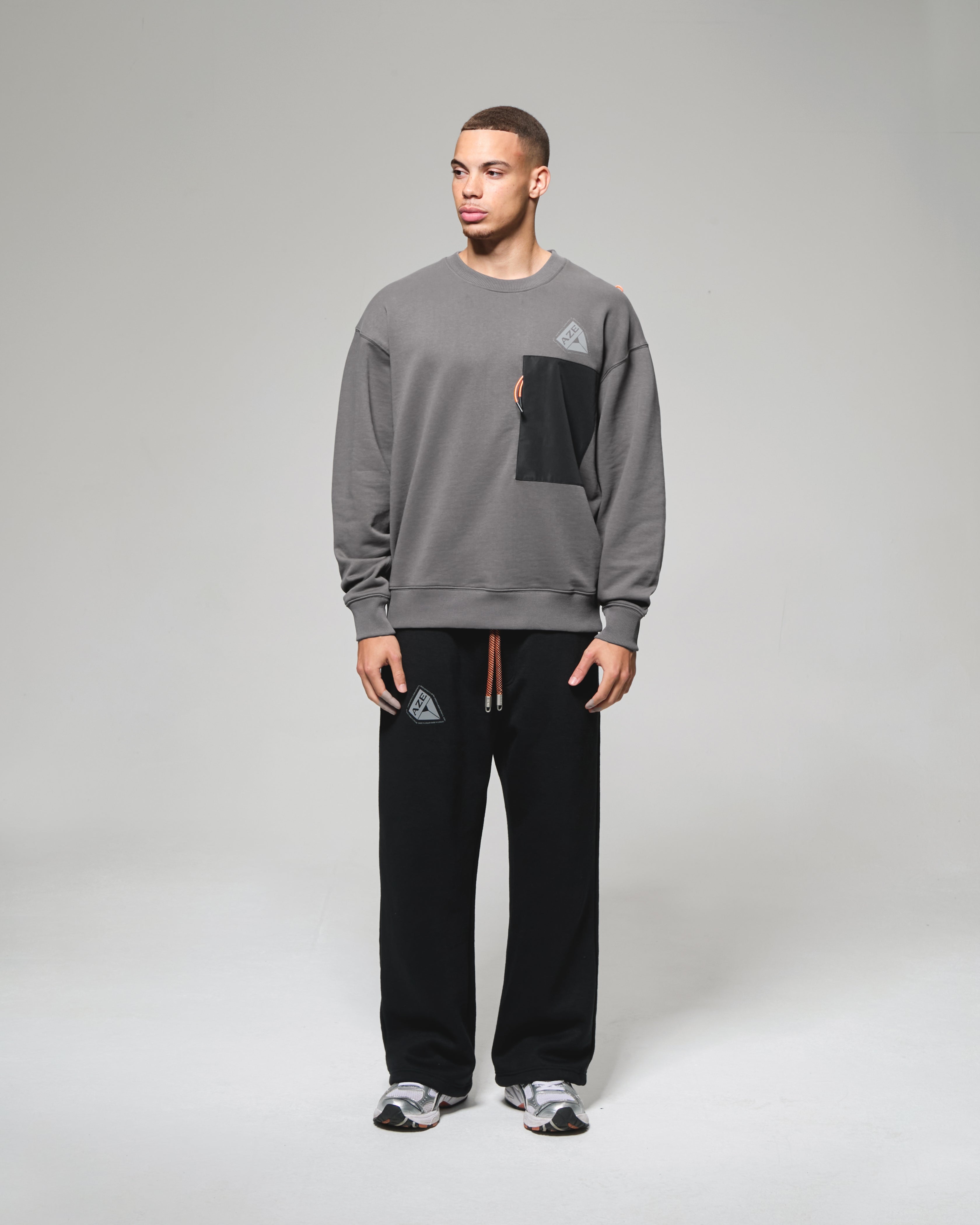 POCKET SWEATSHIRT