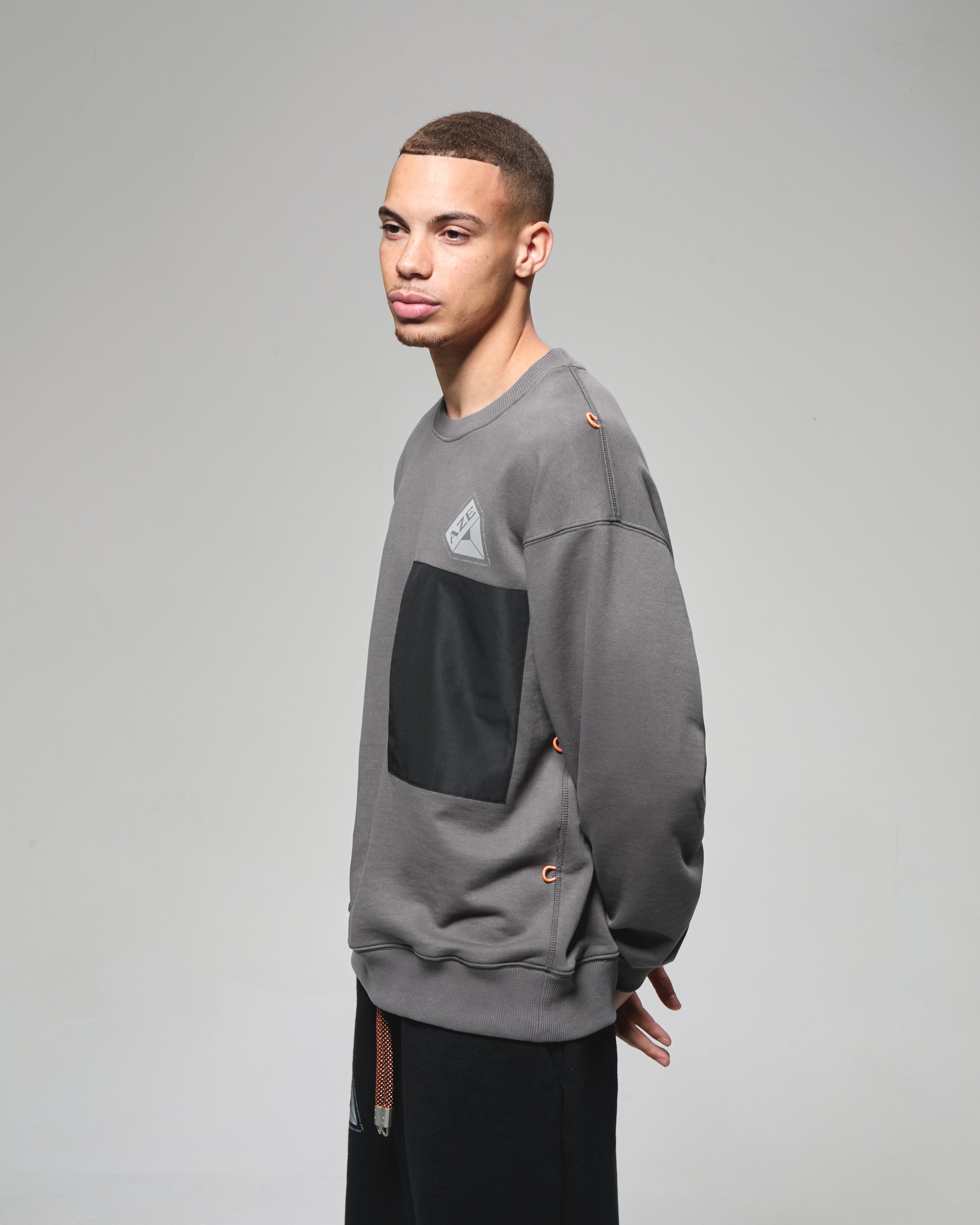 POCKET SWEATSHIRT