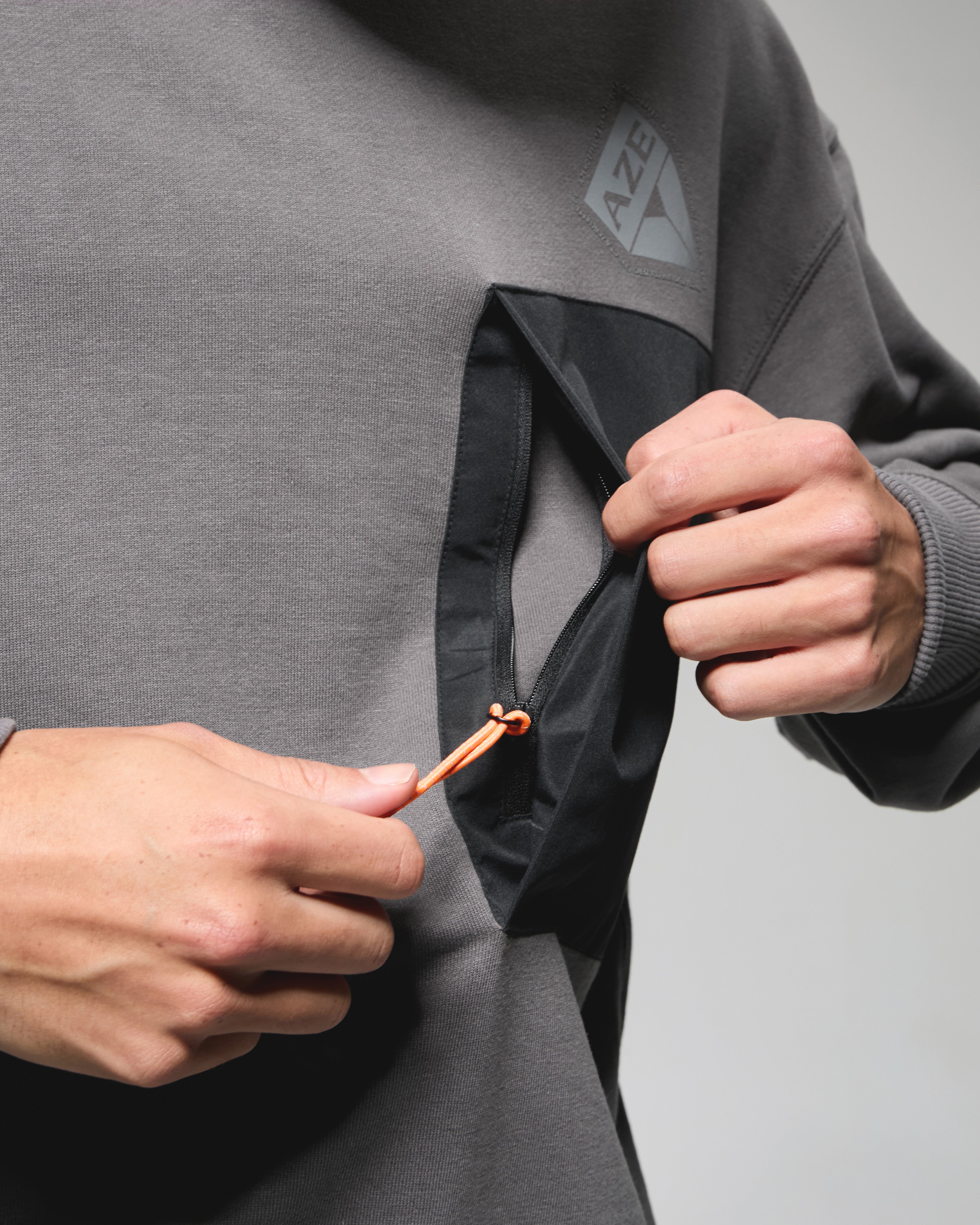POCKET SWEATSHIRT