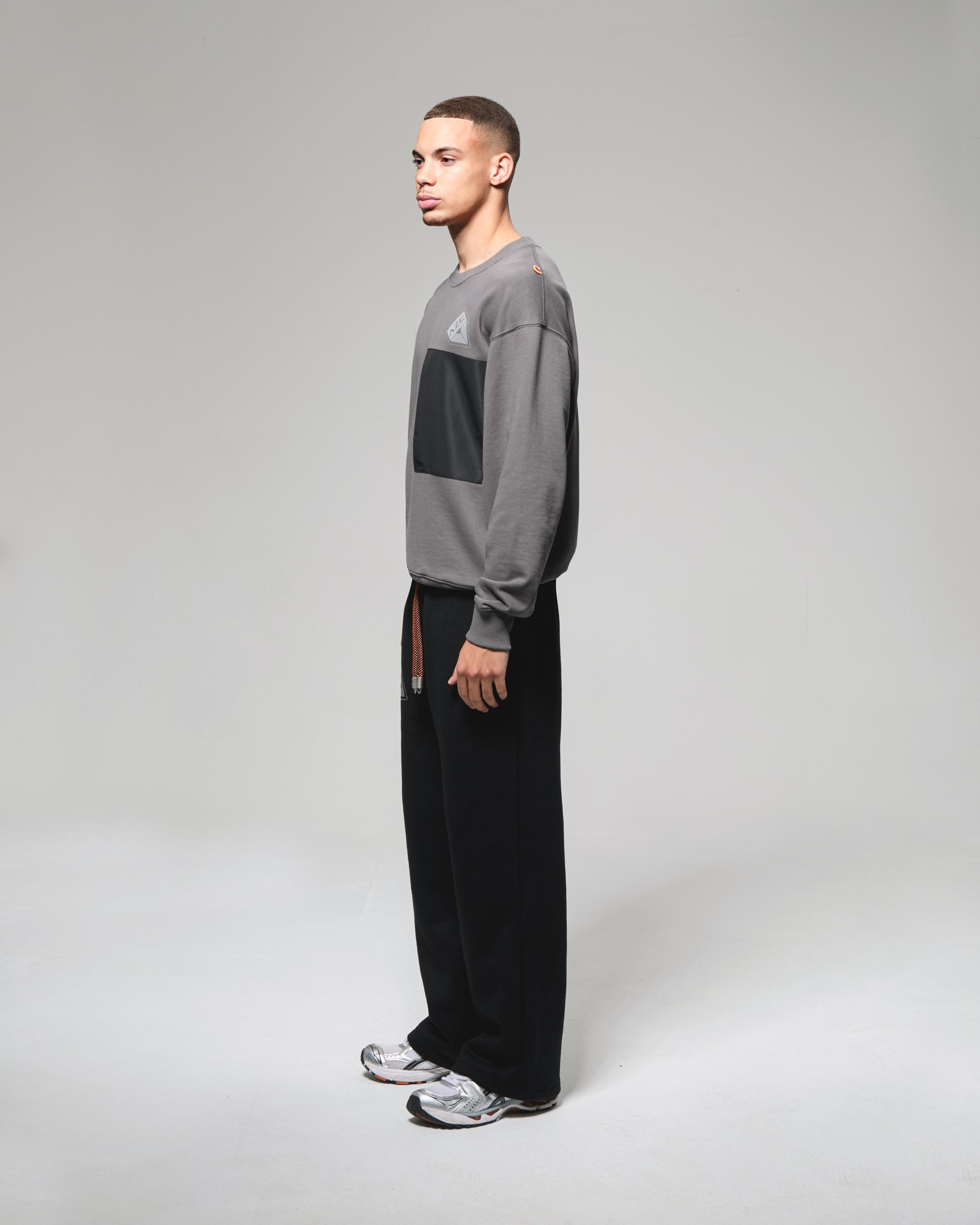 POCKET SWEATSHIRT